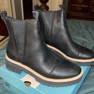 Tom’s Dakota Water Resistant Boots..Black Leather..size 7 M